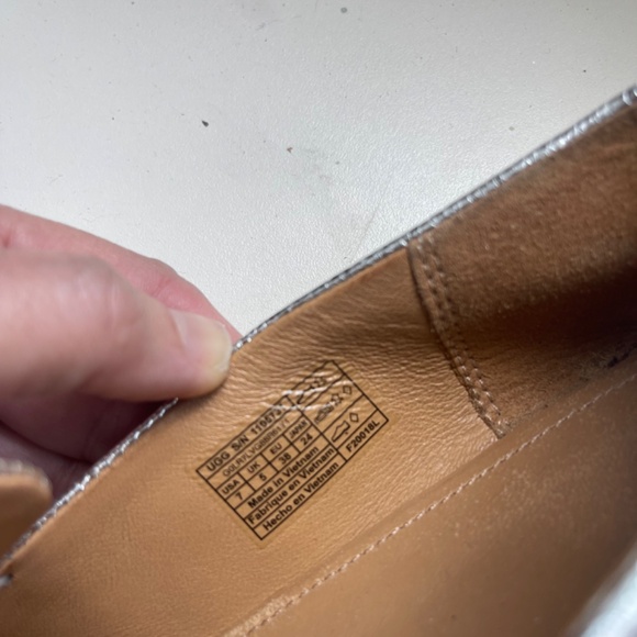 UGG SILVER LOAFERS SIZE 7 - Picture 6 of 6